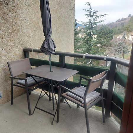 Appartement En Residence Proche Du Plan D'Eau 埃姆布能 外观 照片