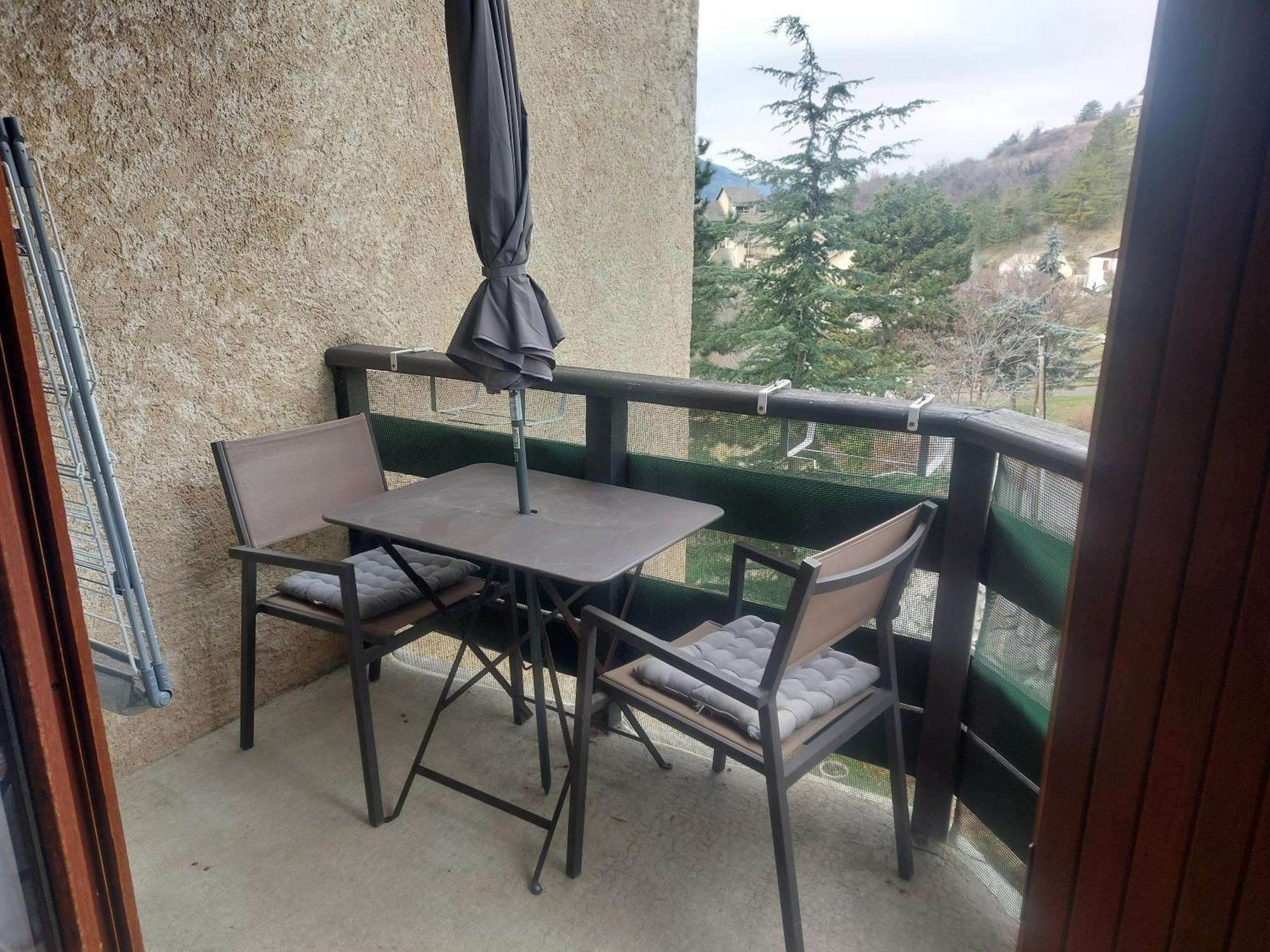 Appartement En Residence Proche Du Plan D'Eau 埃姆布能 外观 照片